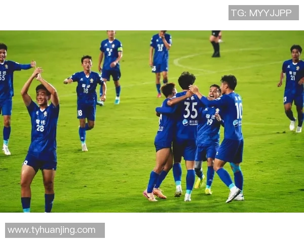 足球盛宴：全球顶级联赛激战正酣，球迷热情高涨，谁将书写新的传奇篇章